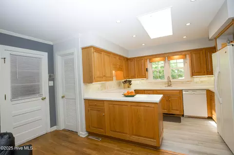 Kitchen - 7 Saddle Pl, Pinehurst, NC 28374 photo 3 of 6