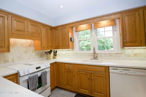 Kitchen - 7 Saddle Pl, Pinehurst, NC 28374 photo 2 of 6