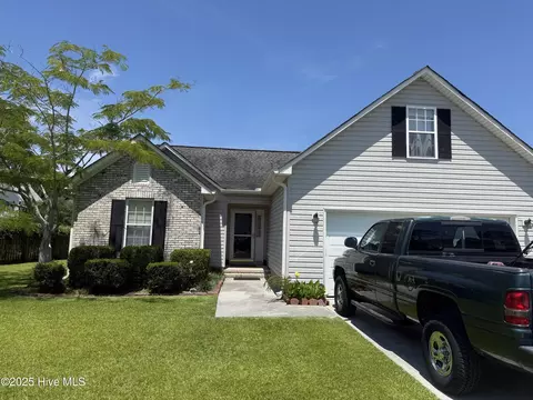 203 Burning Tree Ln, Jacksonville, NC 28546