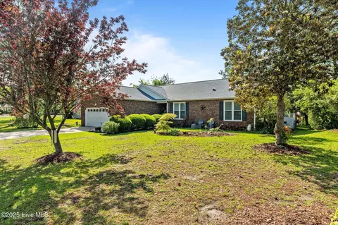6008 Cassowary Ln, New Bern, NC 28560