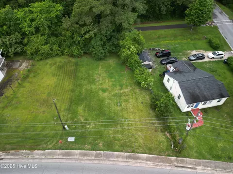 402 Bell Fork Rd, Jacksonville, NC 28540