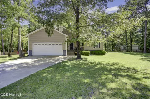 320 Sugarberry Ct, Jacksonville, NC 28540