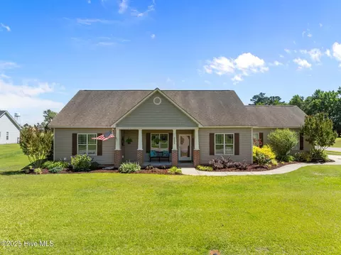 2032 Della Ln, Greenville, NC 27858