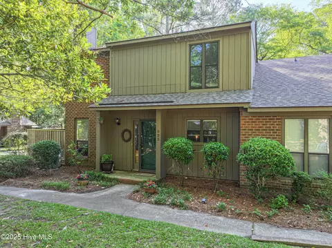 923 Persimmon Pl, Winterville, NC 28590