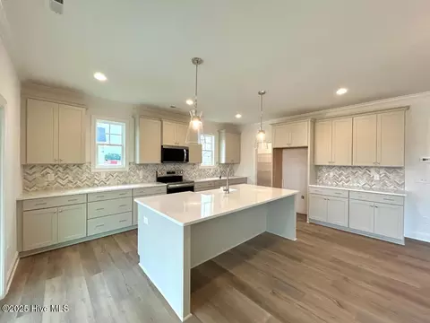 Kitchen - 802 Tupelo Tree Dr, Hubert, NC 28539 photo 2 of 7