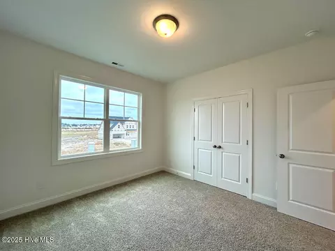Bedroom - 802 Tupelo Tree Dr, Hubert, NC 28539 photo 9 of 17