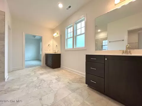 Bath - 802 Tupelo Tree Dr, Hubert, NC 28539 photo 10 of 10