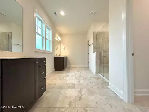 Bath - 802 Tupelo Tree Dr, Hubert, NC 28539 photo 5 of 10