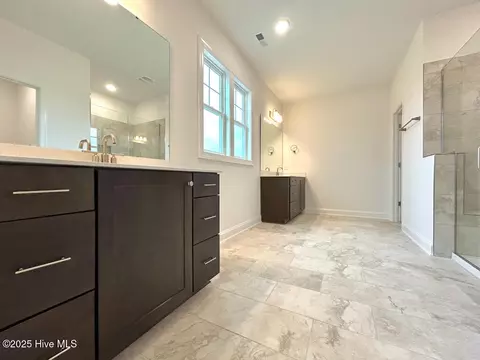 Bath - 802 Tupelo Tree Dr, Hubert, NC 28539 photo 6 of 10