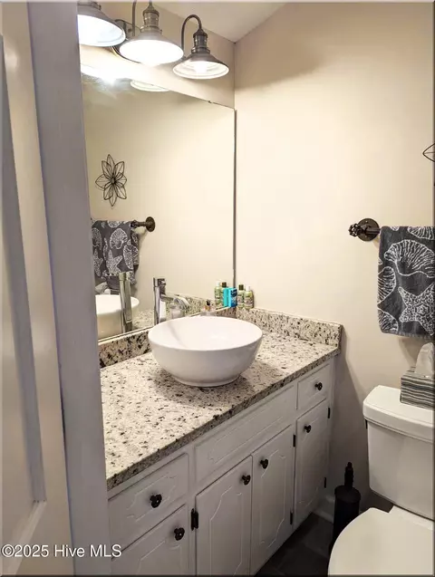 Bath - 25 Quarterdeck, New Bern, NC 28562 photo 1 of 1