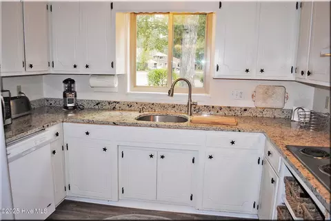 Kitchen - 25 Quarterdeck, New Bern, NC 28562 photo 1 of 4
