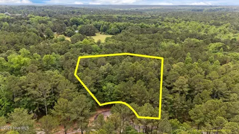 111 Millstone Ct, West End, NC 27376