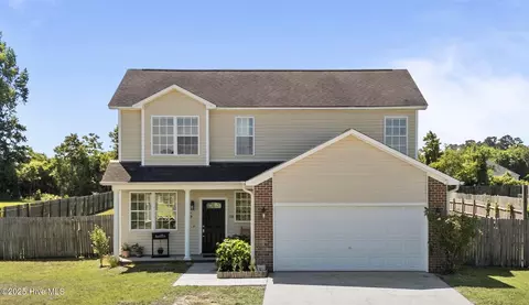106 Hardin Dr, Maysville, NC 28555