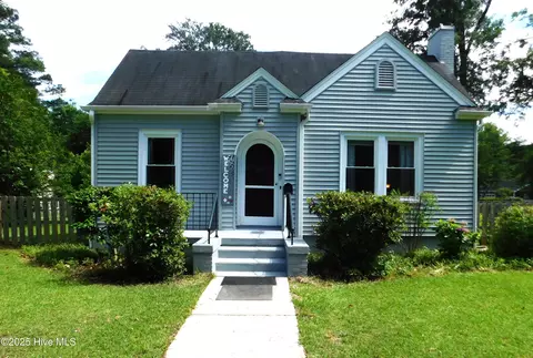 223 W Vance St, Laurinburg, NC 28352