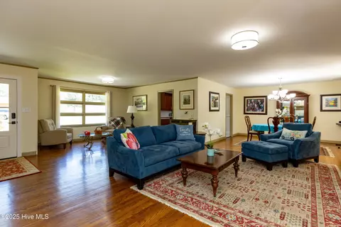 106 N Lakeside Dr, Smithfield, NC 27577