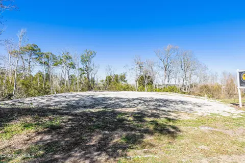 208 Elizabeth Dr, Oak Island, NC 28465