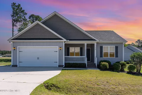 41 Tan Oak Dr, Selma, NC 27576