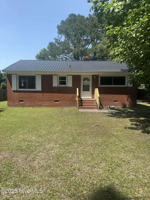 102 House St, Robersonville, NC 27871