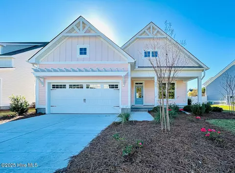 102 Whispering Pine Ln, Holly Ridge, NC 28445