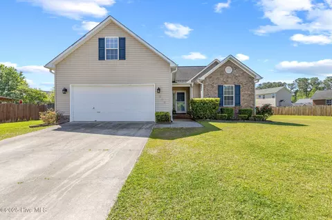 205 Edgefield Dr, Jacksonville, NC 28546
