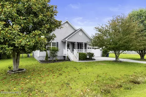 219 Deer Haven Dr, Richlands, NC 28574