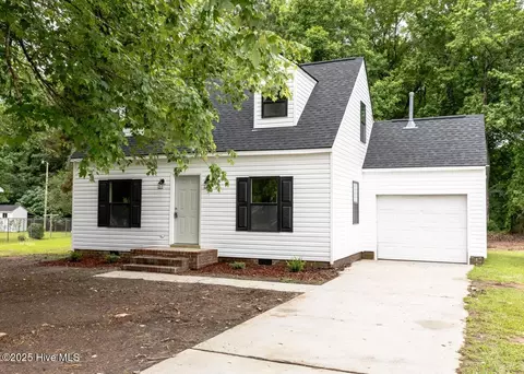 104 Fox Run Cir, Greenville, NC 27858