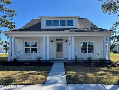 2285 Crescent Bay Dr, Southport, NC 28461