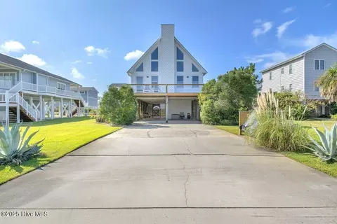 6707 Kings Lynn Dr, Oak Island, NC 28465