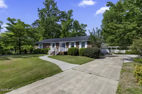 1205 Logan Ct, Jacksonville, NC 28540
