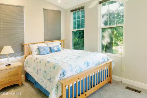 Bedroom - 1498 Bayview Rd, Bath, NC 27808 photo 3 of 7