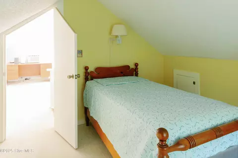 Bedroom - 1498 Bayview Rd, Bath, NC 27808 photo 7 of 7
