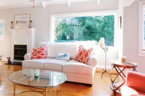 Living - 1498 Bayview Rd, Bath, NC 27808 photo 3 of 7