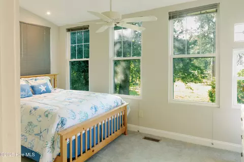 Bedroom - 1498 Bayview Rd, Bath, NC 27808 photo 4 of 7