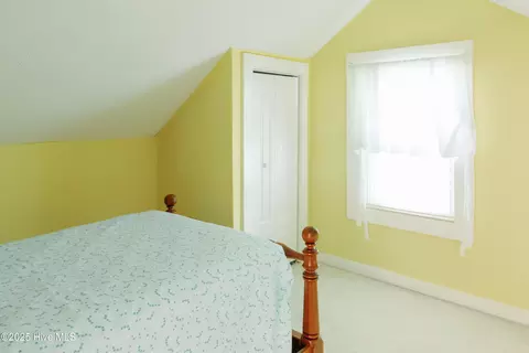 Bedroom - 1498 Bayview Rd, Bath, NC 27808 photo 6 of 7