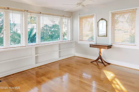 Living - 1498 Bayview Rd, Bath, NC 27808 photo 5 of 7