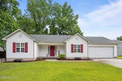 317 Spring Dr, Jacksonville, NC 28540
