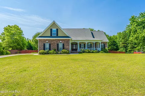 600 Booth Pond Rd, Raeford, NC 28376