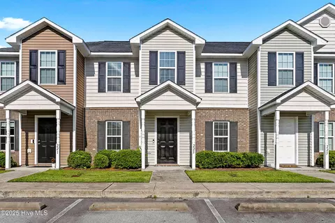 223 Glen Cannon Dr, Jacksonville, NC 28546