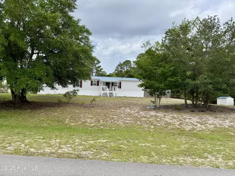 153 Forest Line Dr, Bogue, NC 28570
