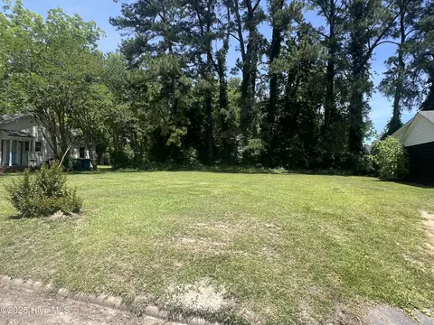 1016 E 5th St, Washington, NC 27889