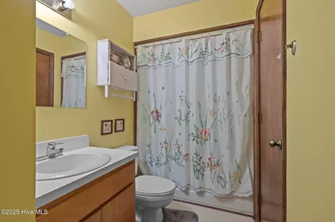 Bath - 241 Moonlight Dr, Atlantic Beach, NC 28512 photo 3 of 4