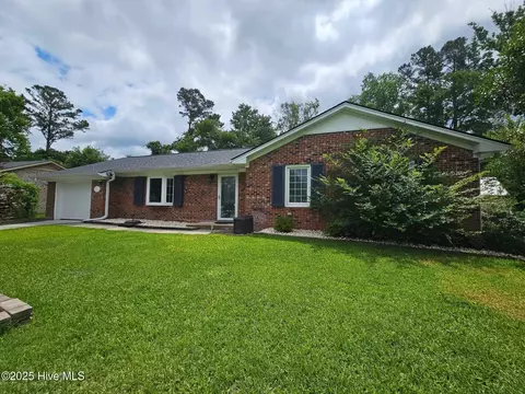 906 Kenningston St, Wilmington, NC 28405