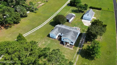 208 S End Rd, Knotts Island, NC 27950