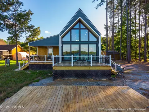 809 Swains Mill Rd, Harrellsville, NC 27942