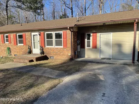 165 Crestway Dr, Rockingham, NC 28379