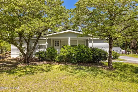 113 Pettiford Rd, Peletier, NC 28584