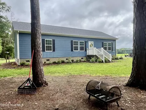 77 Sand Banks Rd, Eure, NC 27935