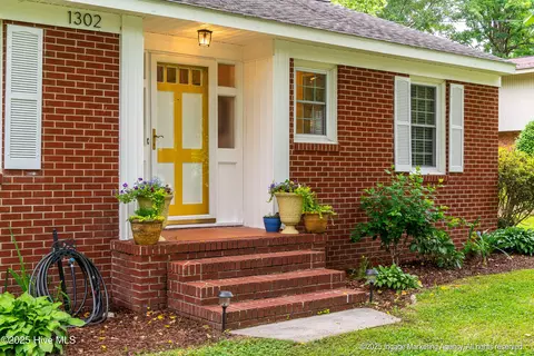 1302 E Wright Rd, Greenville, NC 27858