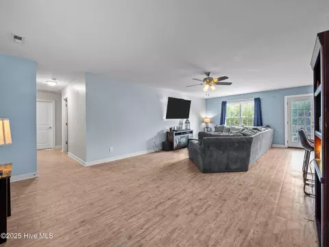 Living - 660 Riggs Rd, Hubert, NC 28539 photo 2 of 4