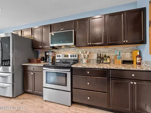 Kitchen - 660 Riggs Rd, Hubert, NC 28539 photo 3 of 4